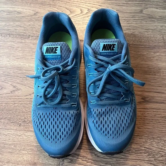 3 pairs of Women’s Nike Shoes - Picture 11 of 16